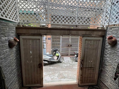 Cho thuê nhà nguyên căn ngõ 99 định công hạ,  40m2 x 4 tầng 1 tum, 10.5tr 1