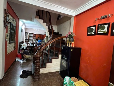 Cho thuê nhà nguyên căn ngõ 99 định công hạ,  40m2 x 4 tầng 1 tum, 10.5tr 2