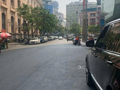 Bán nhà mặt tiền hải triều, p. bến nghé, quận 1   hđ thuê 140tr/tháng 0