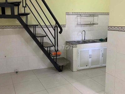 Cho thuê nhà 1 trệt 1 lầu dt 30 m2, 2 wc, máy lạnh giá tốt- đ.số 49, p. hiệp bình chánh 1