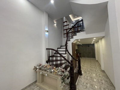 Nhà phân lô- đường láng-ô tô đỗ cửa -42m2   5 tầng   mt3,4m -giá chỉ 12,8 tỷ 0