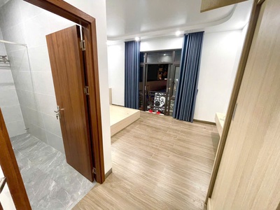 Cho thuê nhà mới 100 phố Văn Cao, 3 p.ngủ  45m2 . 4