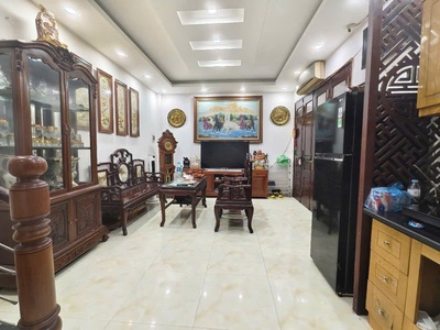 Bán nhà 31m 5 t   ngõ nông  bồ đề, long biên giá 6,5ty oto kd 4