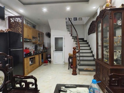 Bán nhà 31m 5 t   ngõ nông  bồ đề, long biên giá 6,5ty oto kd 2