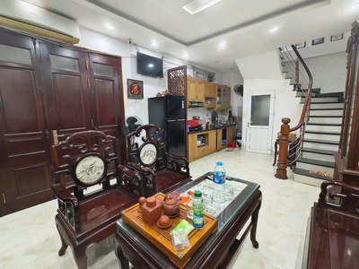 Bán nhà 31m 5 t   ngõ nông  bồ đề, long biên giá 6,5ty oto kd 1