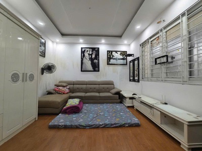 Bán nhà 31m 5 t   ngõ nông  bồ đề, long biên giá 6,5ty oto kd 0