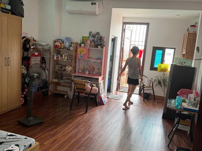 : mặt phố pháo đài láng , sát phố ,kinh doanh sầm uất, cạnh công viên 72m, chỉ 20 tỷ 2