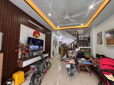 Hiếm Có. Bán nhà Độc lập dân xây đầy tâm huyết. 47m 3 tầng có gara. Đường Đoàn Kết Chợ Lũng.Giá rẻ 4