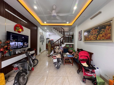 Hiếm Có. Bán nhà Độc lập dân xây đầy tâm huyết. 47m 3 tầng có gara. Đường Đoàn Kết Chợ Lũng.Giá rẻ 5
