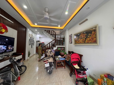 Hiếm Có. Bán nhà Độc lập dân xây đầy tâm huyết. 47m 3 tầng có gara. Đường Đoàn Kết Chợ Lũng.Giá rẻ 6
