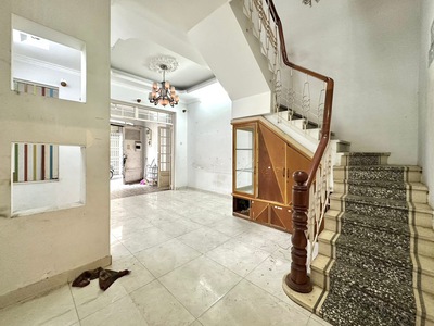 QUÂN 10 - ngang hiếm 5.5m, đúc 4 tấm, vài bước chân ra mặt tiền. 1