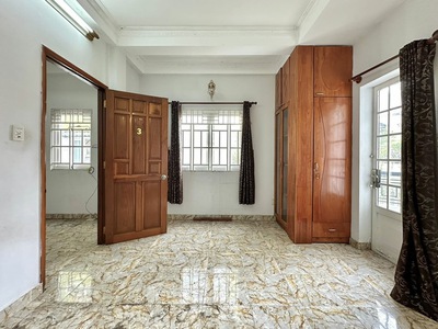 QUÂN 10 - ngang hiếm 5.5m, đúc 4 tấm, vài bước chân ra mặt tiền. 4