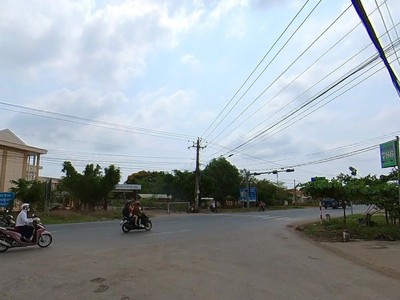 Cách TH Bình Đông 100m   TP Gò Công, đất SHR 100m2 , giá rẻ 700 triệu 1