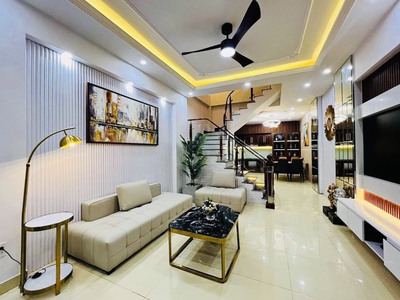 Bán gấp nhà đẹp - lô góc hoàng quốc việt  40m x 5t ô tô-  kd- 9.8 tỷ 0