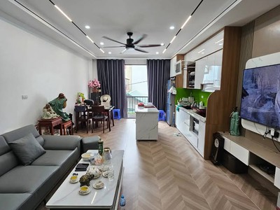 Nhỉnh 11t - nhà 6 t mới tinh- ô tô 7 chỗ vào nhà -kẻ tạnh- long biên 2