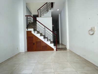 Phạm văn chí - q6 - hẻm xe hơi - 33m2 - 2 tầng 2pn 2wc - chỉ 4.5 tỷ 1