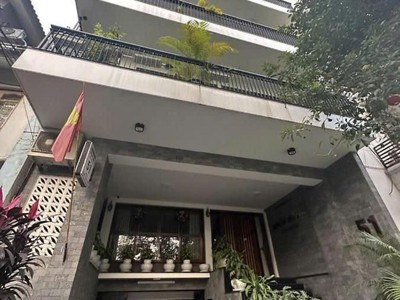 Mặt phố hoàng cầu  7 tầng   kinh doanh   chỉ 42 tỷ 0
