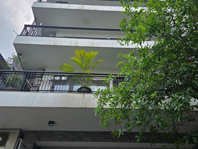 Mặt phố hoàng cầu  7 tầng   kinh doanh   chỉ 42 tỷ 1