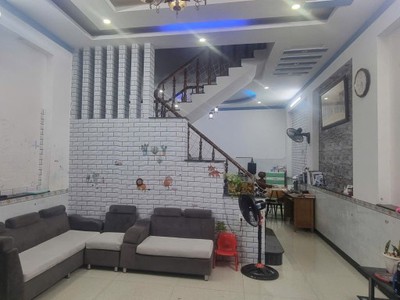 Bán nhà 2 tầng dĩ an,1 sẹc lê hồng phong,đường 2 ô tô,giá đầu tư,nhanh thì còn 0