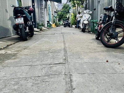 Giáp tân phú - gần chợ gò xoài - hxh ngủ nhà - nhà đẹp 2 tầng - 64m nhỉnh 4  4