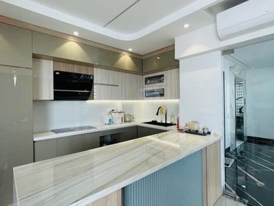 Bán gấp nhà đẹp - lô góc hoàng quốc việt  40m x 5t ô tô-  kd- 9.8 tỷ 2