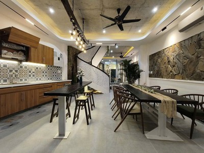 Nhà 3 tầng cực đẹp mặt tiền mỹ khê, sát biển, view công viên, chỉ  tỷ tlcc 1