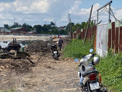 Đất vườn mt bờ kênh trung đông 7 hóc môn 4.000m   giá 2,799 triệu/m 2
