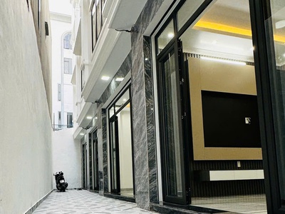 Bán nhà xây mới 50m 4 tầng thiên lôi gần aeon giá 3.35 tỉ ngõ cực nông 0