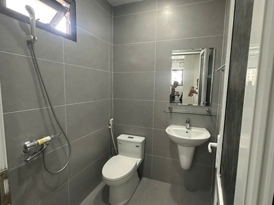 Cho thuê nhà 4 tầng, 5 phòng khép kín . Phù hợp chuyên gia ở , văn phòng , spa ,dạy học ...tại Văn C 2