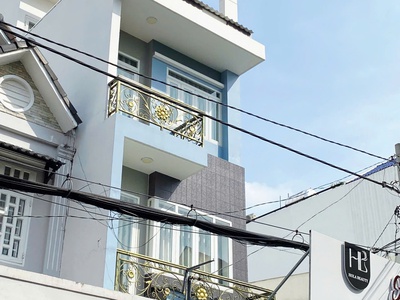 Bán nhà dt 4x17.4m 4 tấm mới, 1pk   4pn   5wc, mt chợ gần aeon mall shr 0