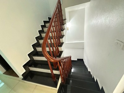 Bán căn nhà 3 tầng ngõ khu Vịt Cỏ Hồ Sen, ph Tân Bình, TP HD, 40m2, 3 ngủ, 2.05 tỷ, trung tâm 5