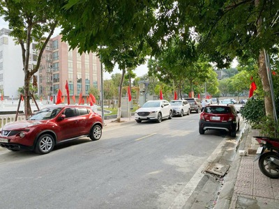 Cần bán 75,2m2 đất mặt phố 111 Lâm Hạ, Bồ Đề - View công viên, hồ điều hòa 0