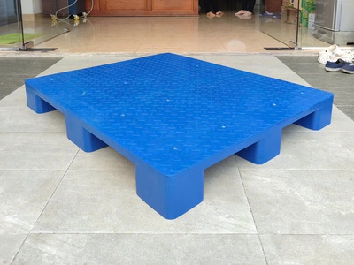 Pallet nhựa mặt bít, Pallet mặt bít 9 chân gù giá rẻ 1