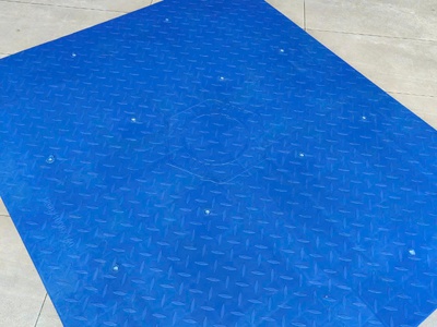 Pallet nhựa mặt bít, Pallet mặt bít 9 chân gù giá rẻ 2