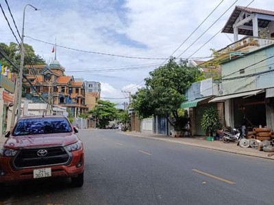 Cần bán nhà 3 tầng diện tích 189M2 đường Trần Phú ngay biển CHỈ 17 TỶ 2