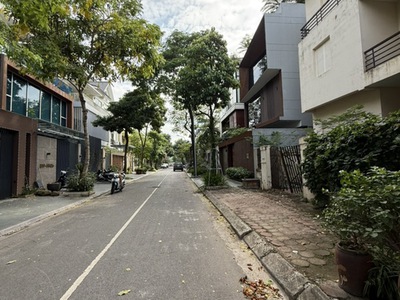 Nhà vườn việt hưng 75 tỷ 200m vỉa hè rộng,kinh doanh đỉnh,long biên hà nội 0