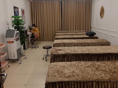 Cho thuê nhà ngõ 10 Nguyễn Văn Huyên.DT 70m2 x 6 tầng thông sàn, Thang Máy, Đường 12m 8