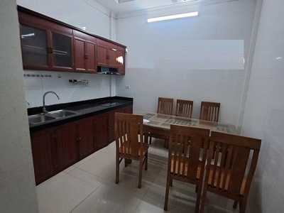Cho thuê nhà ngõ 1 phố Phạm Tuấn Tài. DT 45m2 x 4 tầng ô tô đậu cửa, có ĐH, NL, Bếp 1