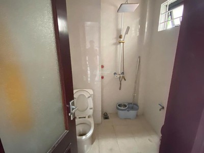 Cho thuê nhà ngõ 10 Nguyễn Văn Huyên.DT 70m2 x 6 tầng thông sàn, Thang Máy, Đường 12m 0