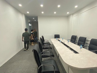 Cho thuê nhà ngõ 10 Nguyễn Văn Huyên.DT 70m2 x 6 tầng thông sàn, Thang Máy, Đường 12m 1