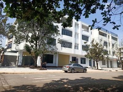Chính chủ cho thuê mặt bằng kinh doanh góc 2 mặt tiền - có thể vừa ở vừa kết hợp làm văn phòng. 0
