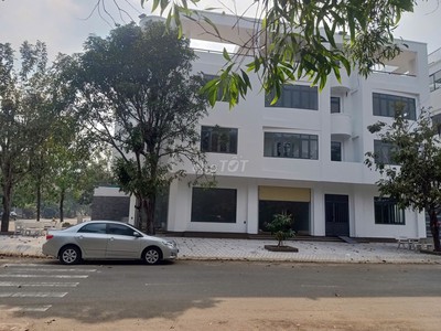 Chính chủ cho thuê mặt bằng kinh doanh góc 2 mặt tiền - có thể vừa ở vừa kết hợp làm văn phòng. 1
