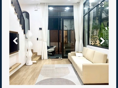 Toà khách sạn 6,5 tầng hiện đại, ngũ hành sơn, gần trung tâm chính quận, đi bộ vài phút ra bãi 2