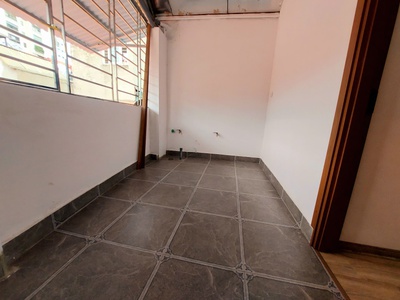 Nhỉnh 6 tỷ - nhà đẹp khu vân hồ, gần công viên thống nhất, quận hai bà trưng 32m2, 3 gác đỗ cửa, ở 2