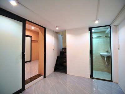 Cho thuê nhà phố khâm thiên, 25m2 x 3 tầng, 2 ngủ, 10 triệu kdon, ở gđ, nhóm ít người 3