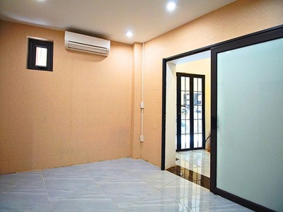 Cho thuê nhà phố khâm thiên, 25m2 x 3 tầng, 2 ngủ, 10 triệu kdon, ở gđ, nhóm ít người 2