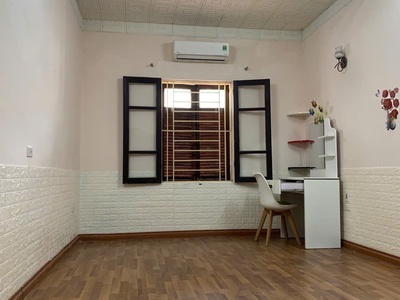Cho thuê nhà tập thể nguyên hồng, 75m2, 3 ngủ, 2 vê sinh, 9 triệu/th 0