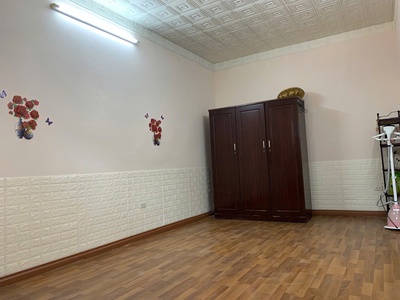 Cho thuê nhà tập thể nguyên hồng, 75m2, 3 ngủ, 2 vê sinh, 9 triệu/th 2