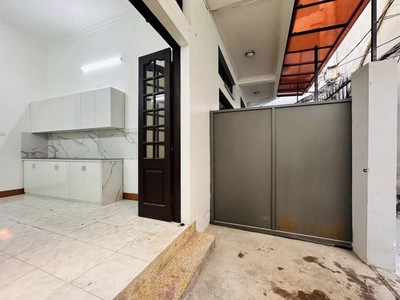 Cho thuê nhà võ thị sáu 3 tầng x 40m2, 2pn, 2 vệ sinh, 8.5 triệu kd onl, nhóm 5 ng, gia đình 1