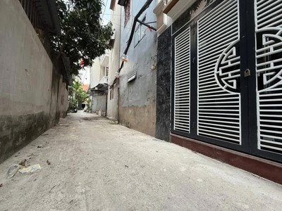 Bán nhà  lĩnh nam 33m2.  6 tầng. mặt tiền  4.1m. giá  7.4 tỷ hoàng mai hà nội 1